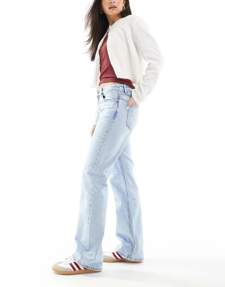 Stradivarius Stradivarius STR low waist straight jean in light wash 2