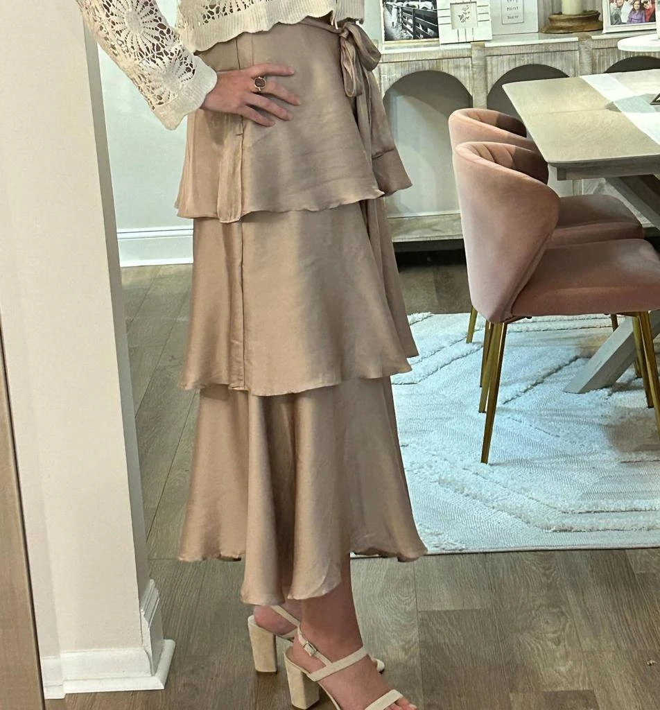 En Creme En Creme - Belted Satin Tiered Midi Skirt 3