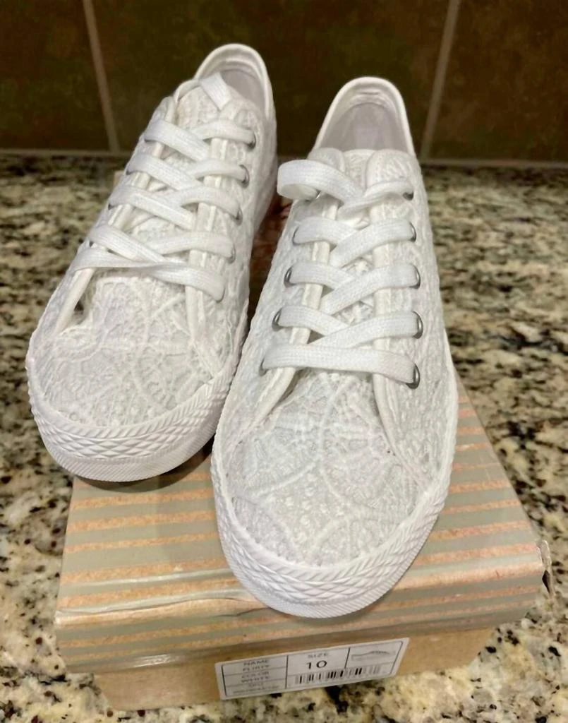 Very G Flirty Fashion Sneaker 2