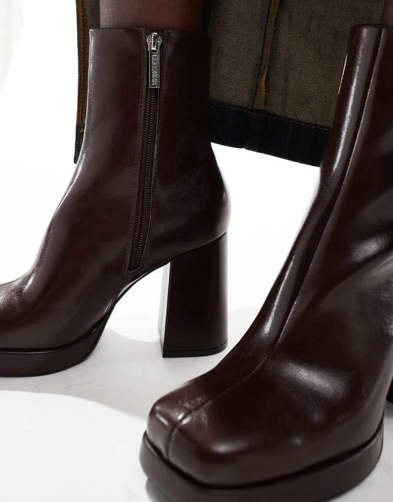 Bershka Bershka platform heeled ankle boots in brown 2