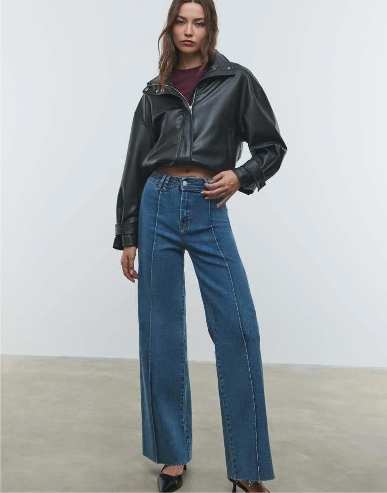 Stradivarius Stradivarius minimalist jeans with seams in medium blue 2