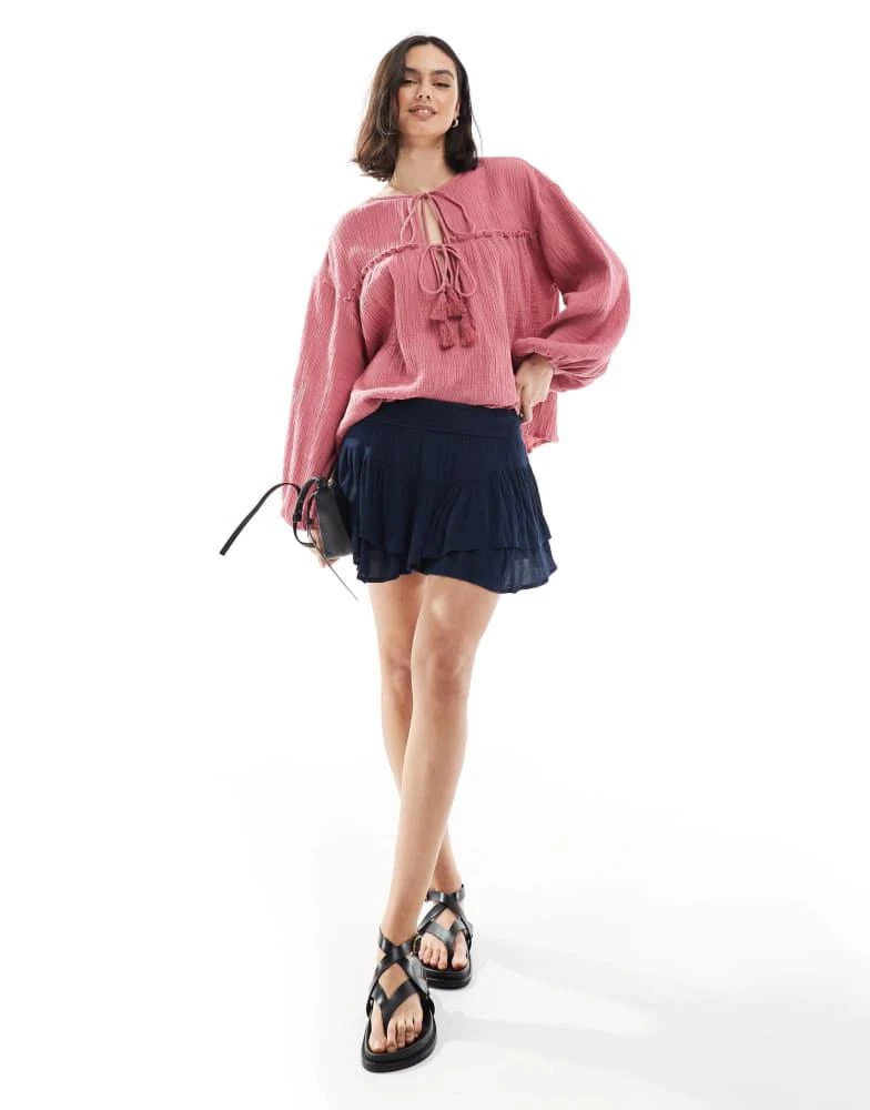HOLLISTER Hollister asymmetric tiered femme mini skort in navy 1