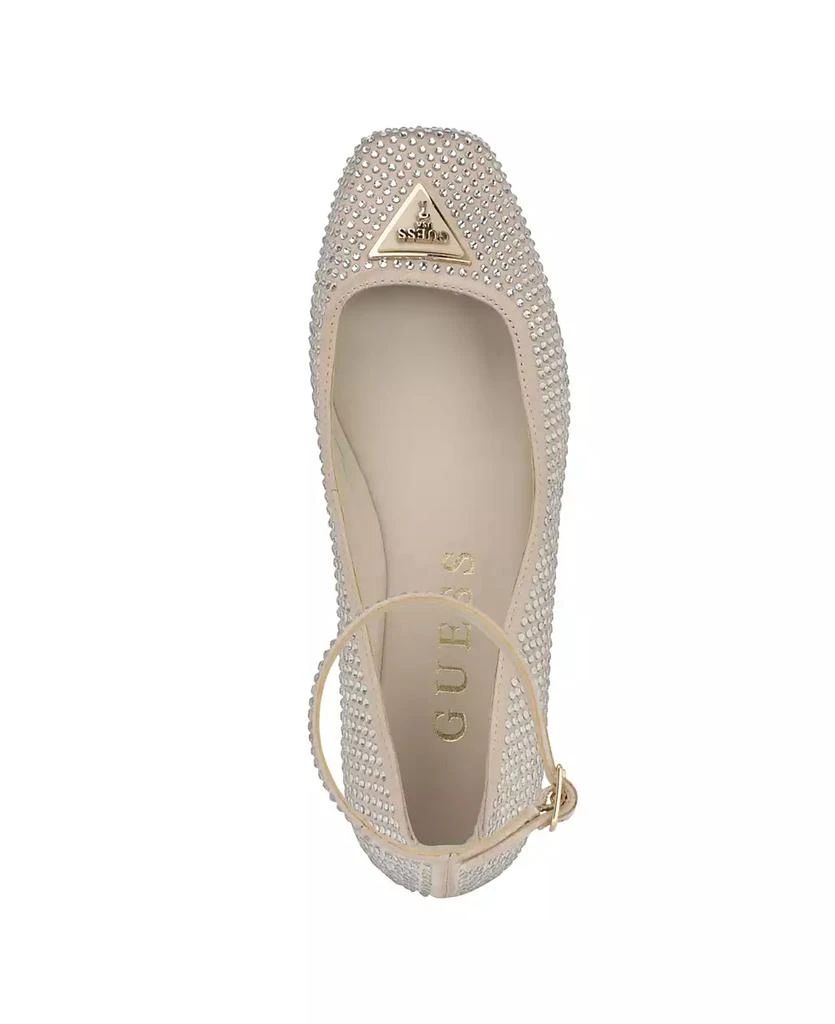 GUESS Women's Levvise Square Toe Ballet Flat 4