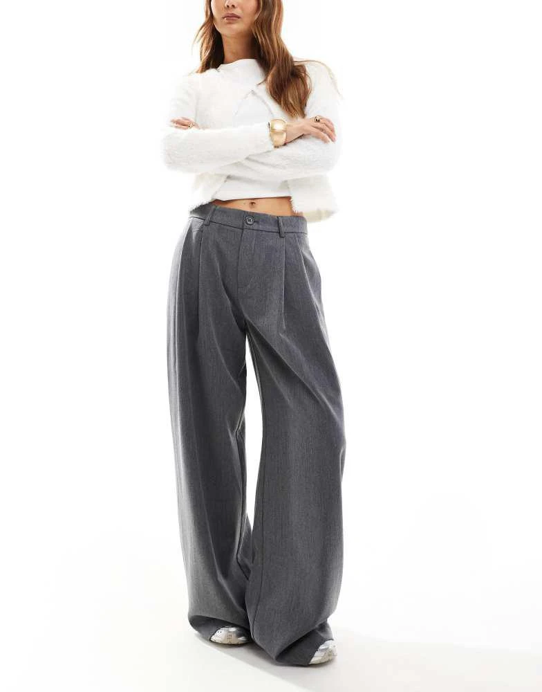 Stradivarius Stradivarius STR tailored pleated wide low waist trouser in grey 1