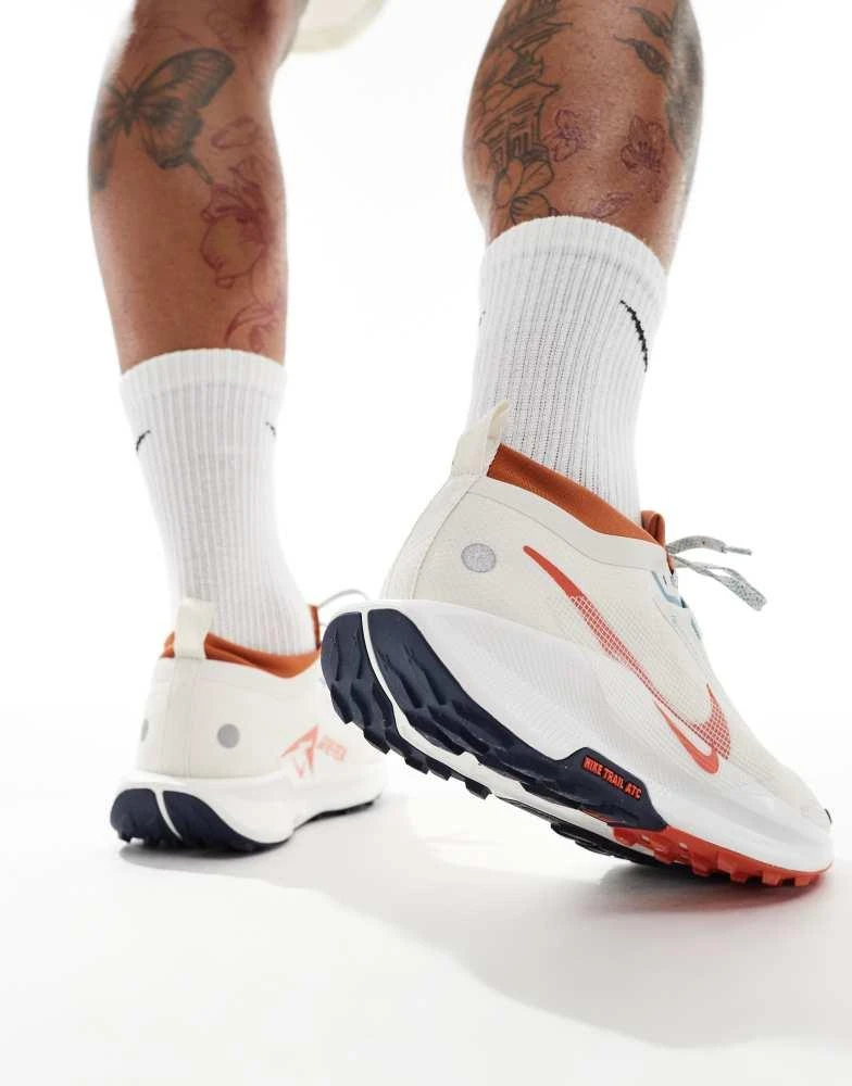 NIKE Nike Running ReactX Pegasus Trail 5 GORE-TEX trainers in white and red 3