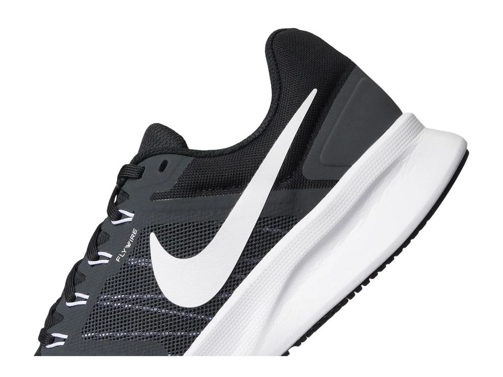 NIKE Run Swift 3 6