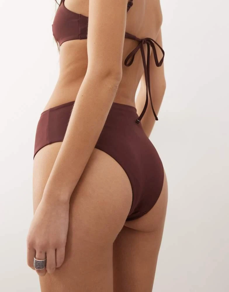 Weekday Weekday mix
match high waist bikini bottoms in burgundy 4