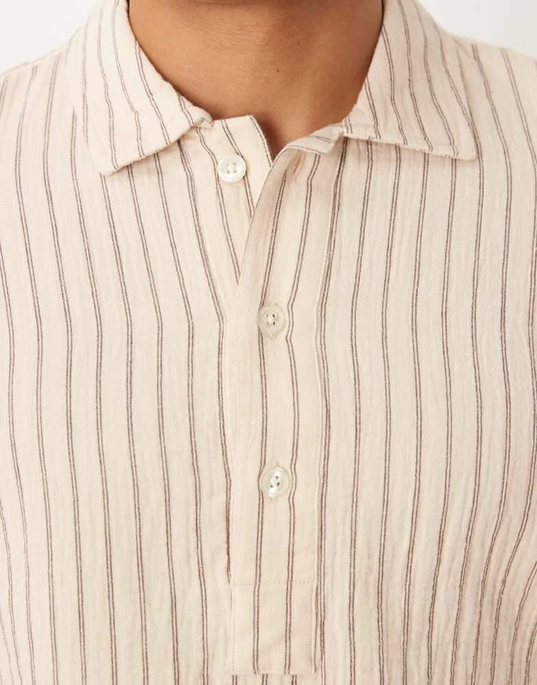 Abercrombie 
Fitch Abercrombie 
Fitch short sleeve cropped poplin shirt in beige 5