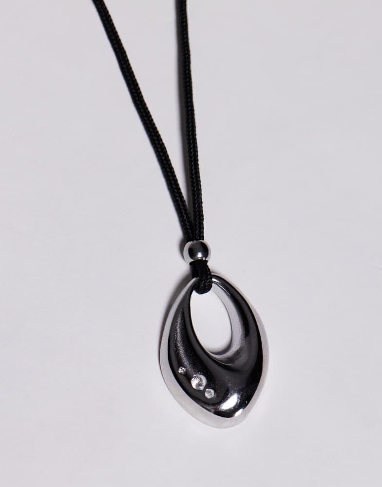 8 Other Reasons 8 Other Reasons chunky pendant cord necklace in rhodium plated