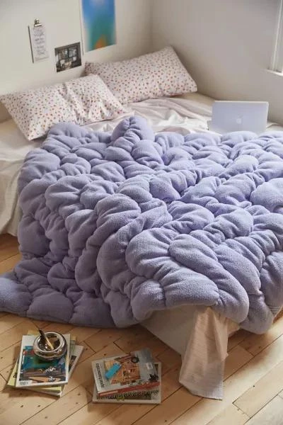 Urban Outfitters Gwendolyn Fleece Puffy Throw Blanket 1