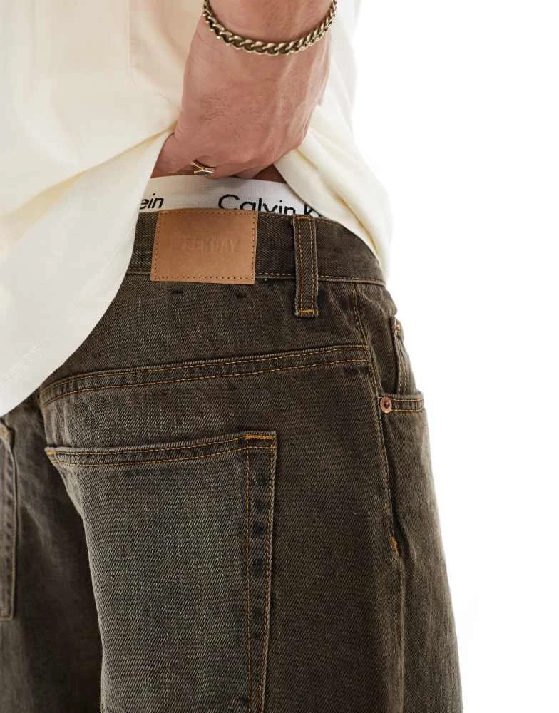 Weekday Weekday Sphere low waist loose fit jeans in brown wash 2