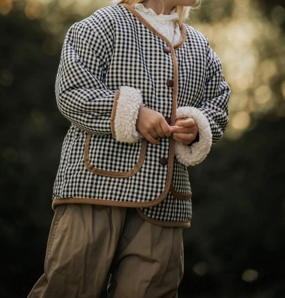 Annie
Charles Annie
Charles - Girl
s Fluffy Reversible Jacket 3