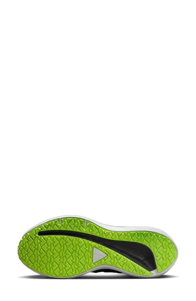 NIKE Air Winflo 9 Shield Running Shoe 5