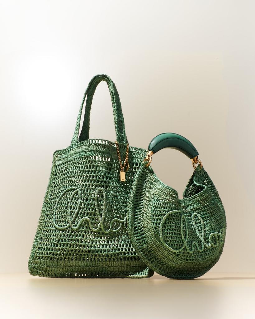 トートバッグ CHLOE SMALL SUMMER BANANA TOTE BAG IN SAND COLOUR Chloé Small Summer Banana Tote Bag In Raffia | Chloé US