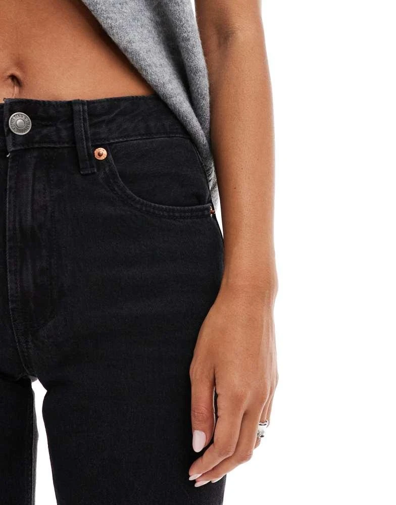 Stradivarius Stradivarius D98 straight leg jeans in black 5