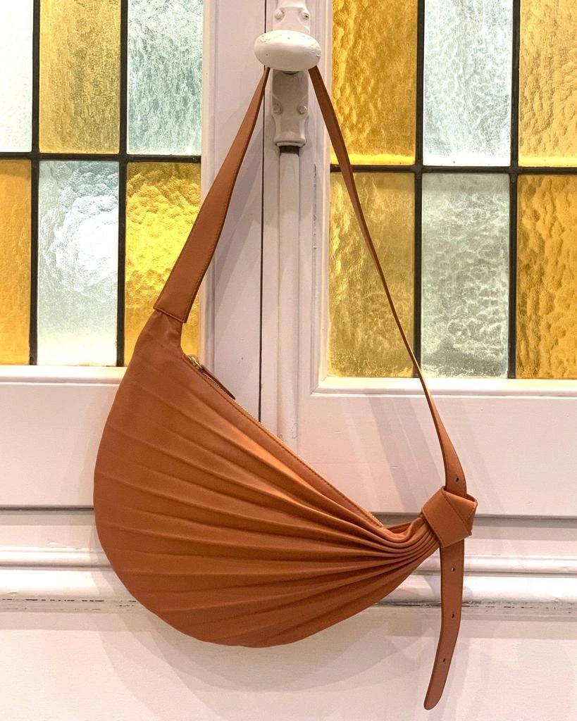 Sabrina Zeng Chiaroscuro Hammock Sling Bag Caramel 4