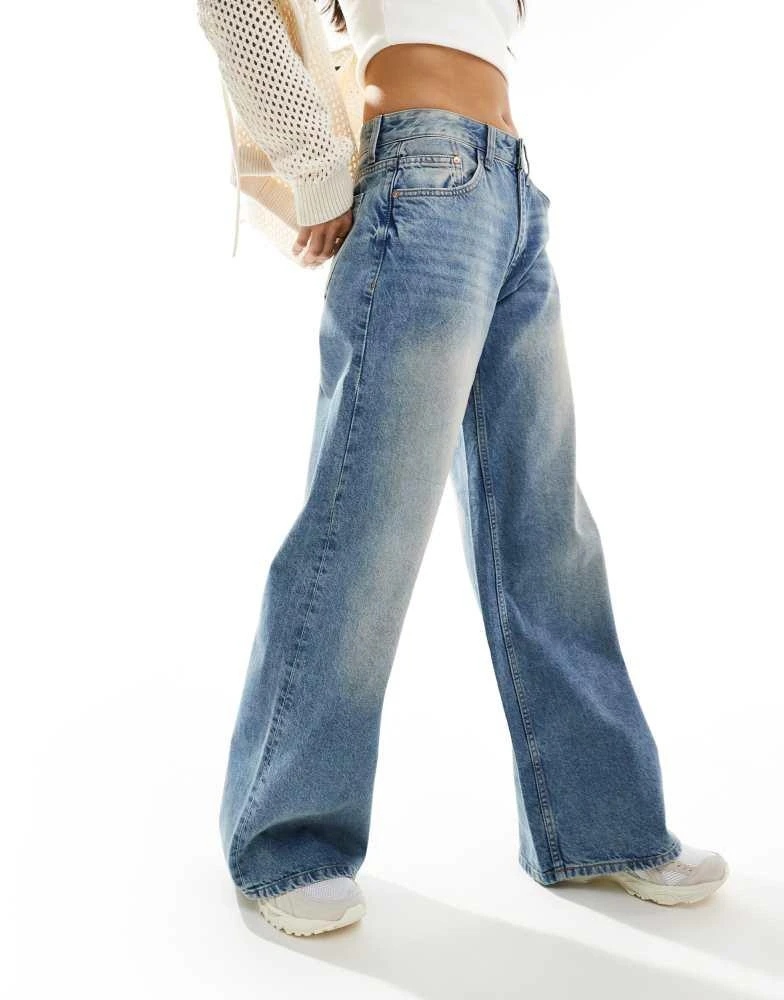 Bershka Bershka high waisted wide leg jeans in dirty mid blue wash 4