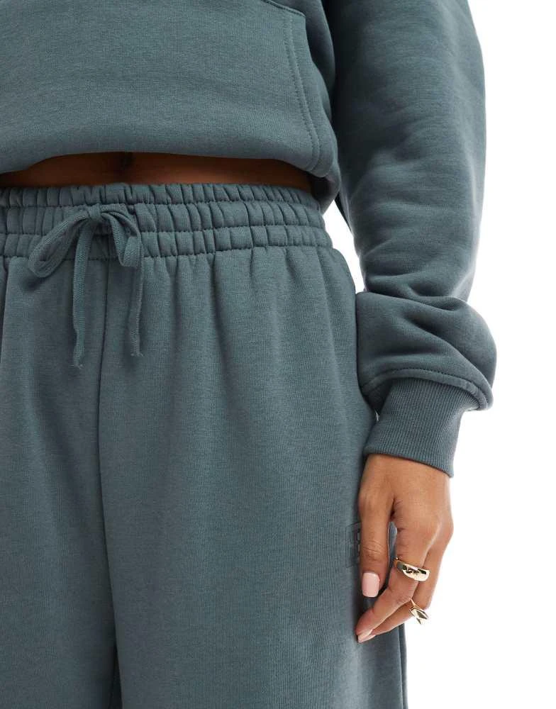 HERA Hera Womens collective wide leg sweatpant in washed sage 4