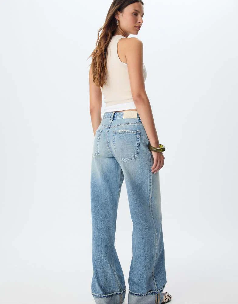 Stradivarius Stradivarius D91 low wide-leg jeans in medium light blue denim 2