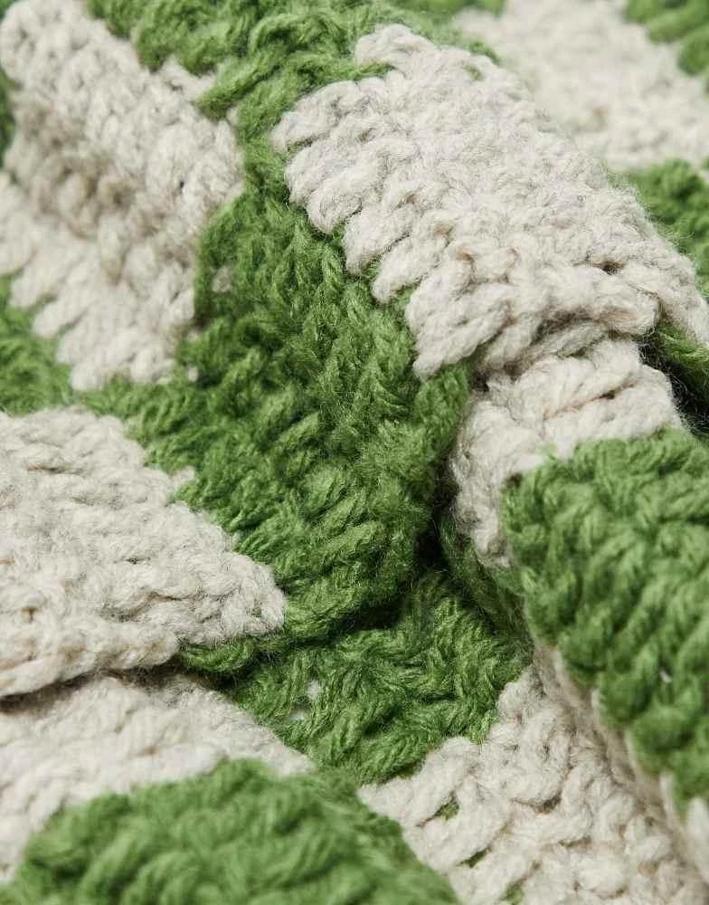 COLLUSION COLLUSION Unisex crochet checkerboard scarf in green and grey 2