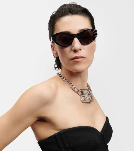 Shop BB Monogram oval sunglasses on Sale at BeyondStyle  display picture 1
