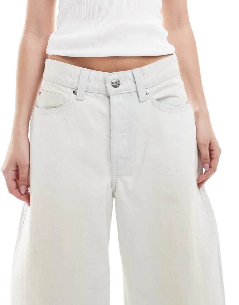 Monki Monki Peggy low waist super baggy jeans in light blue wash 4