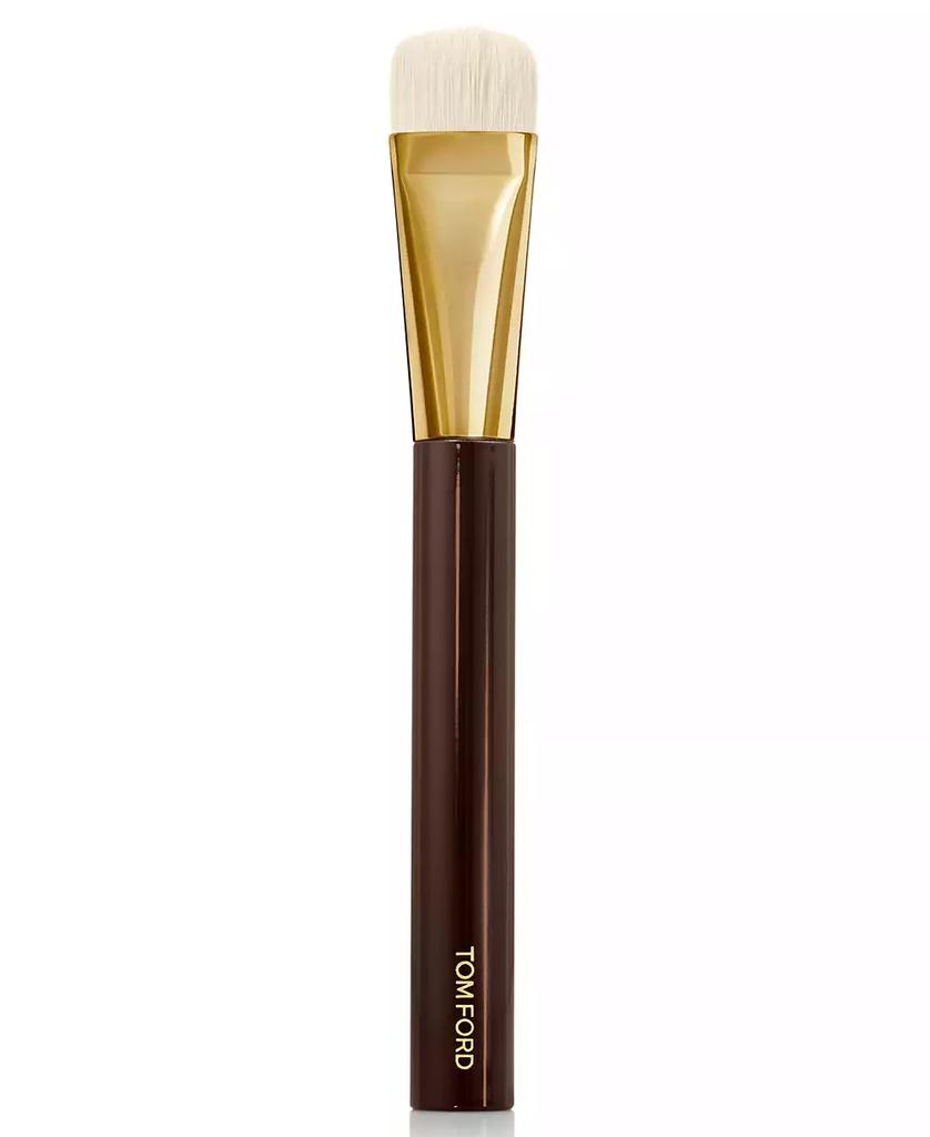 Tom Ford Shade 
Illuminate Contour Makeup Brush 04