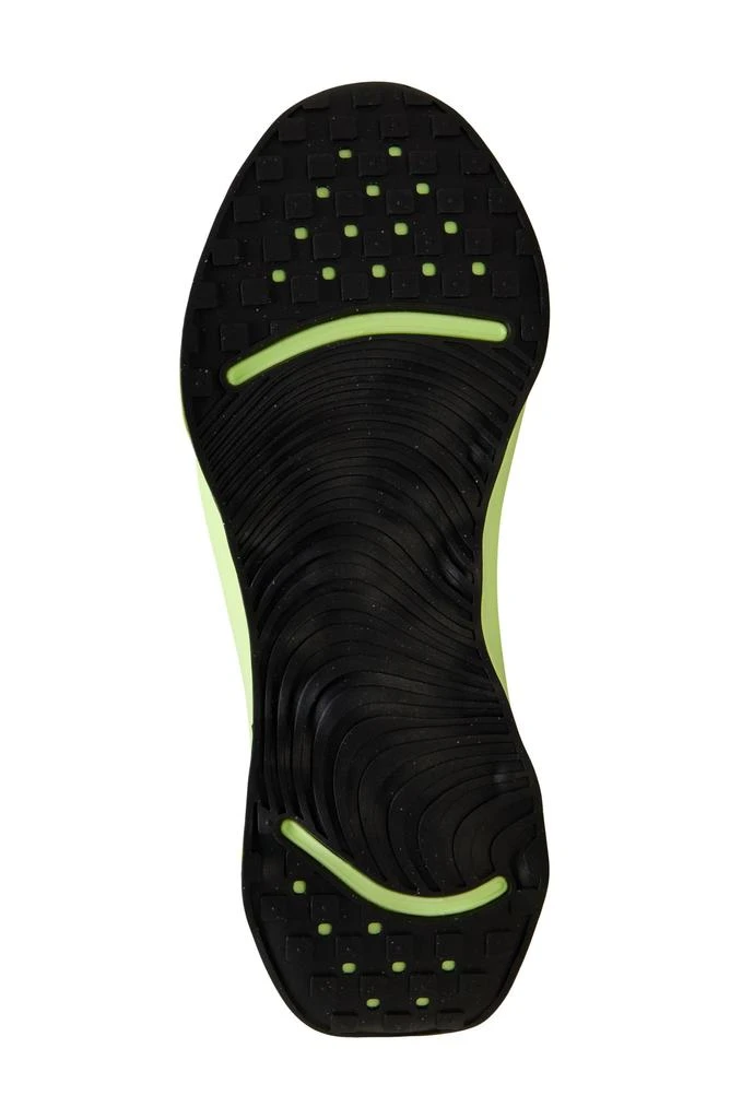 NIKE Motiva Walking Sneaker 4