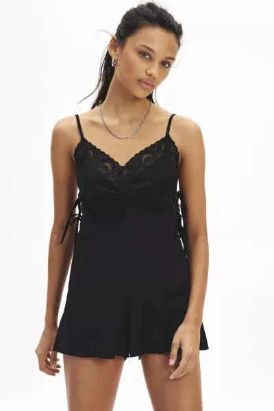 Kimchi Blue Kimchi Blue Shyla Lace Trim Romper 1