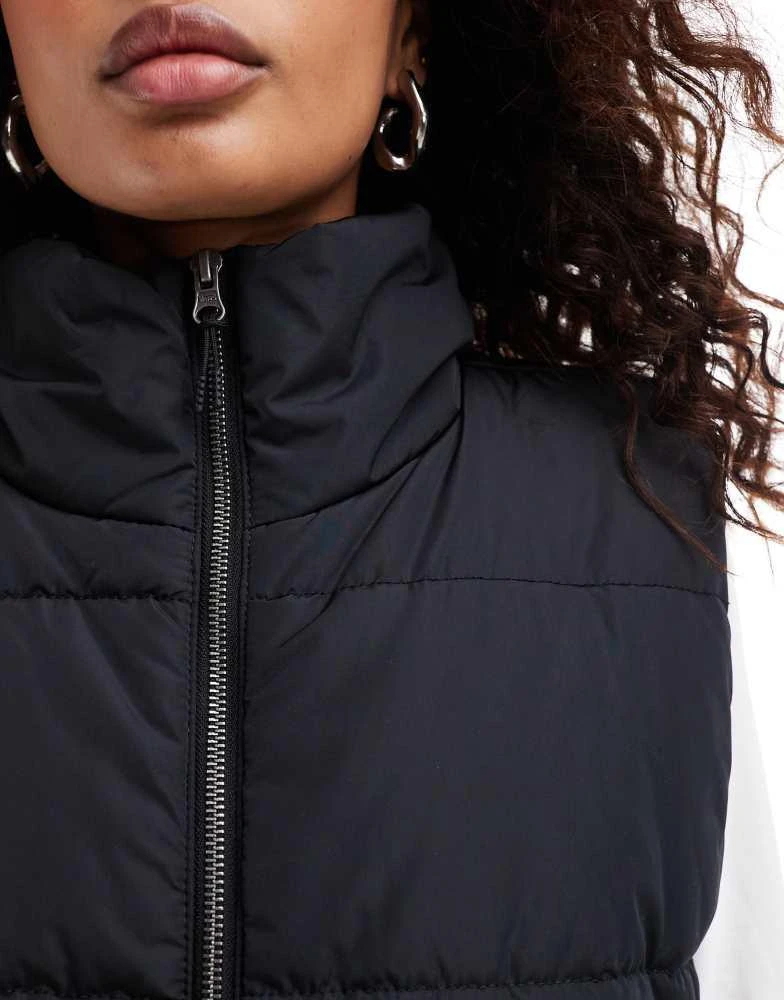 Vans Vans MTW foundry puffed gilet in black 3