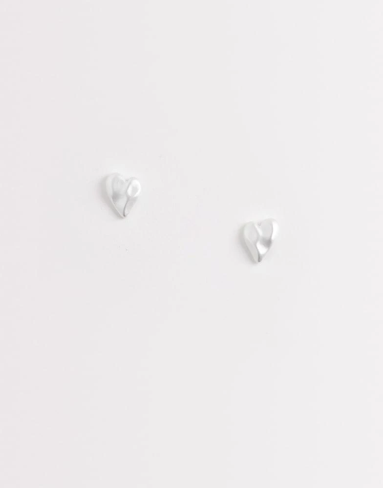 ASOS ASOS DESIGN small faux pearl heart stud earrings