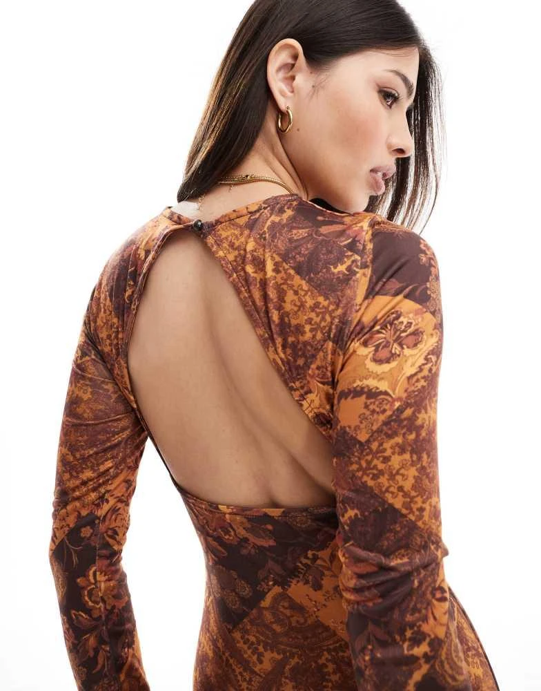 ASOS ASOS DESIGN long sleeve open back seam detail maxi dress in print 2