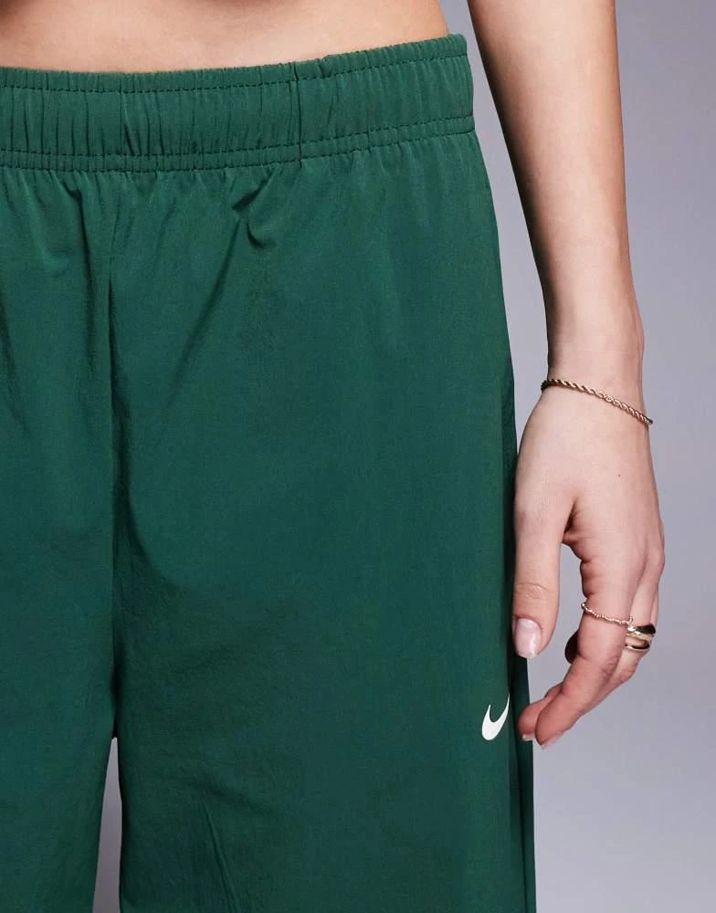 NIKE Nike Trend woven wide leg trousers in green 3