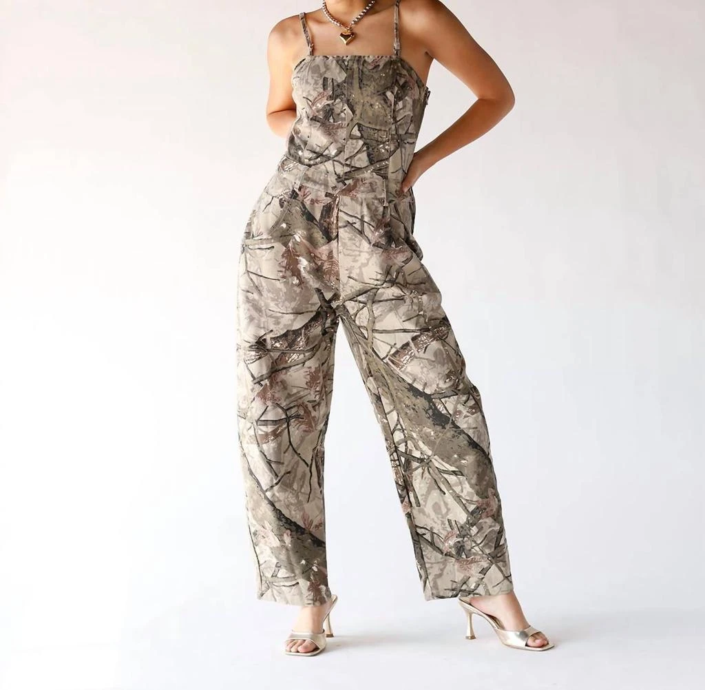 DAVI 
DANI Davi 
Dani - CAMO DENIM JUMPSUIT 2
