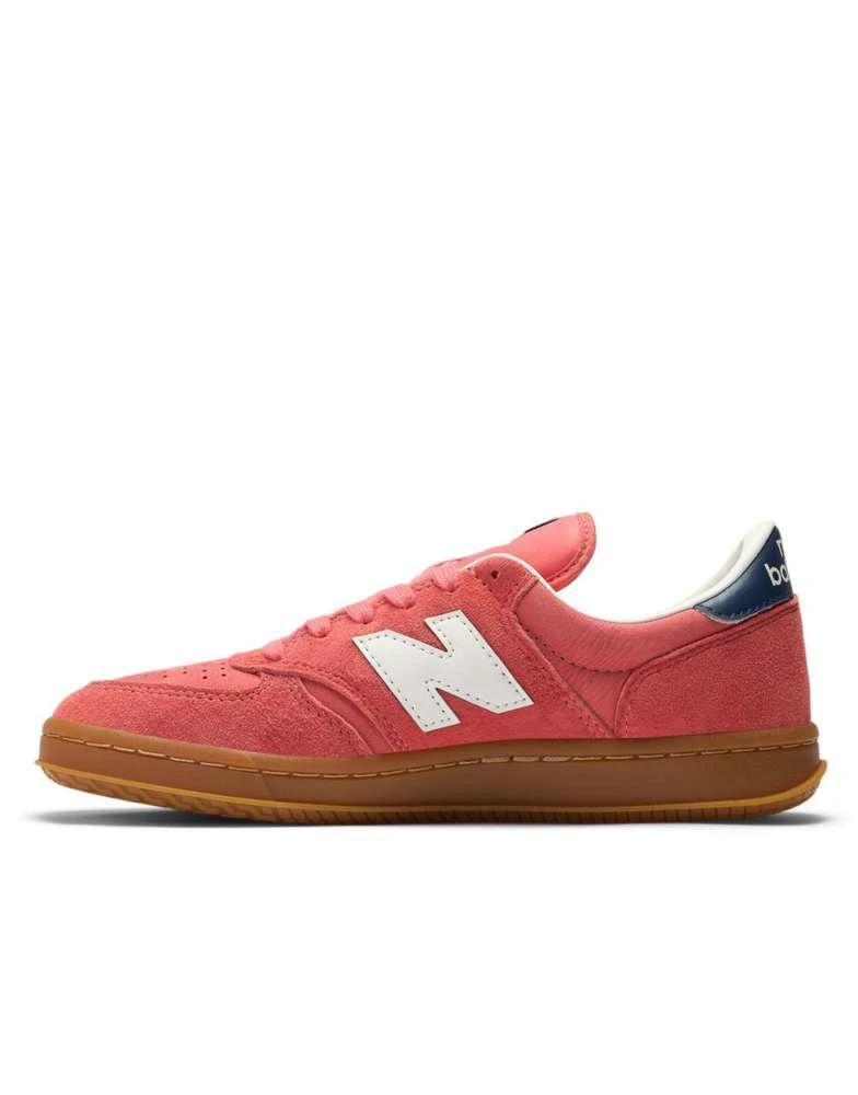 New Balance New Balance T500 trainers in drift red 3