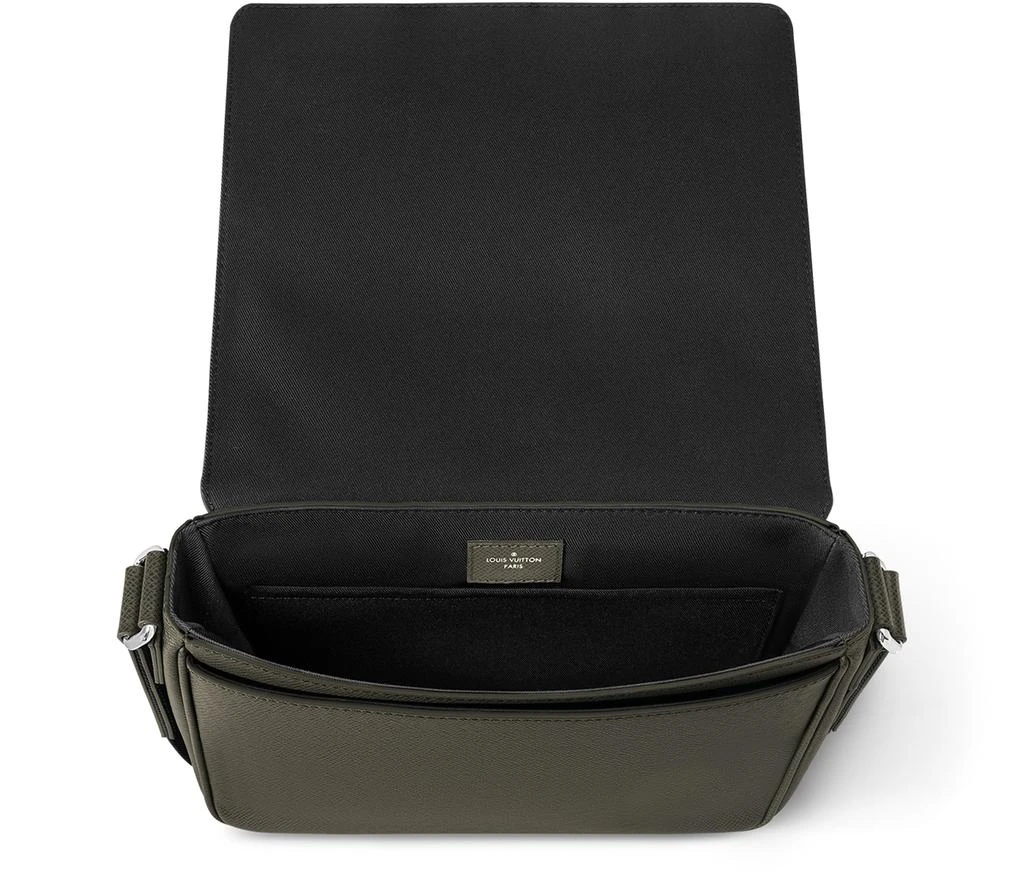 Louis Vuitton District PM 5