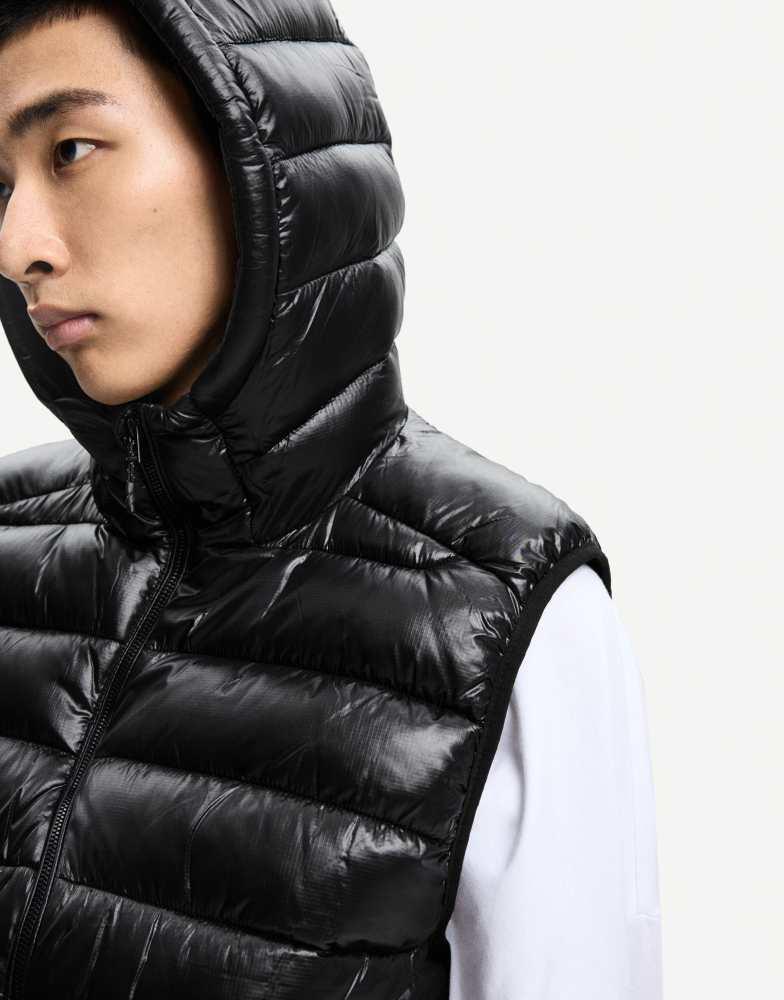 Bershka Bershka Lightweight puffer gilet in black