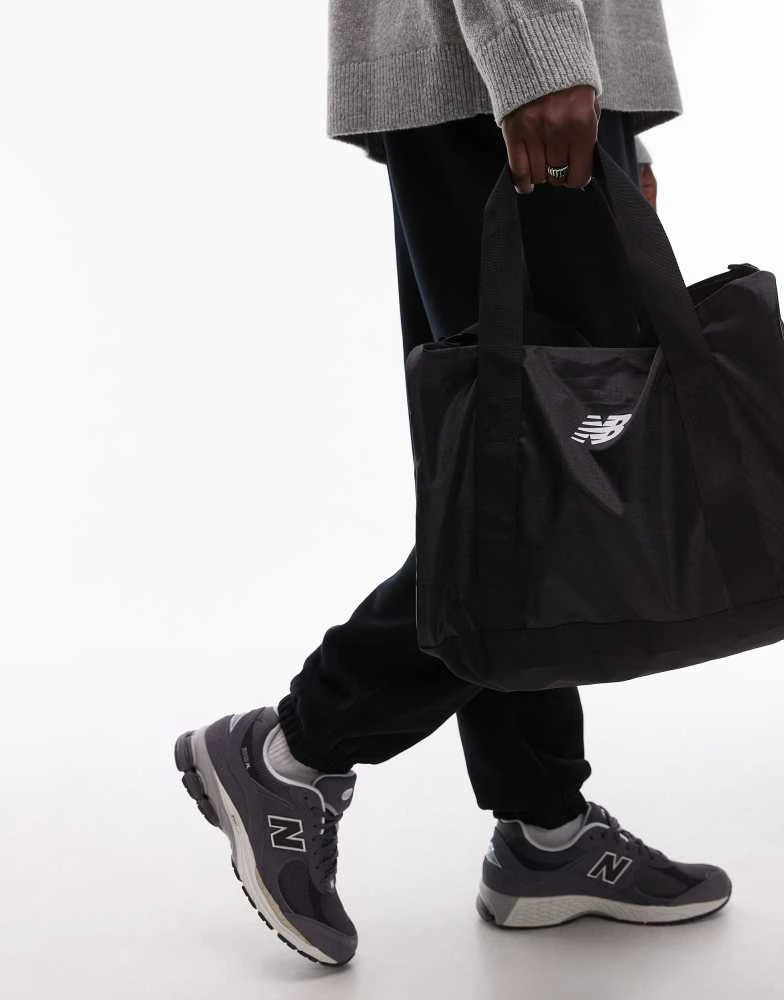 New Balance New Balance small duffle bag in black 3
