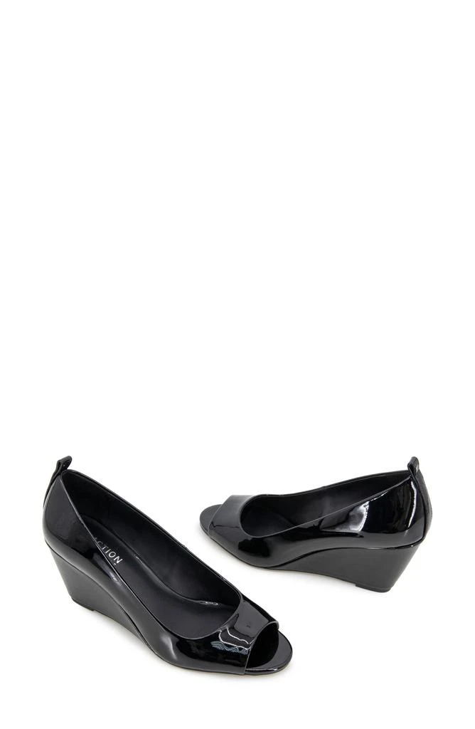 Reaction Kenneth Cole Elinor Wedge Pump 9