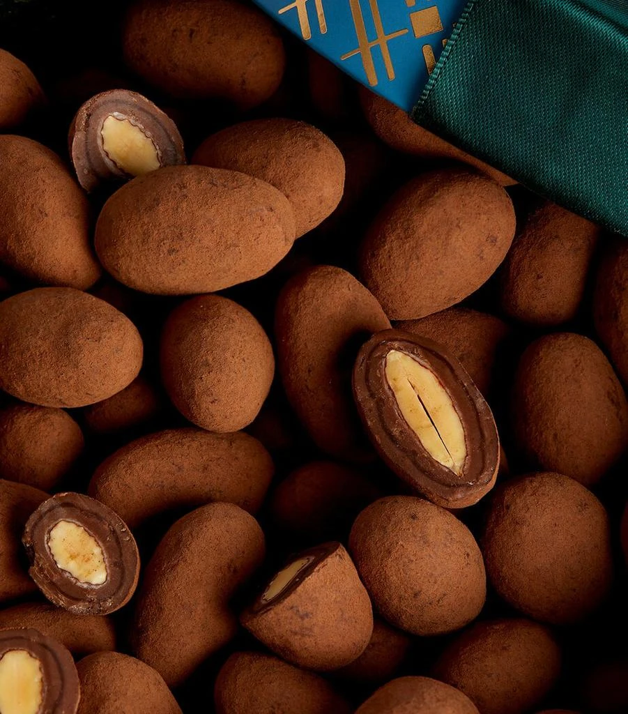Harrods Cocoa-Dusted Almonds (1.1kg) 4
