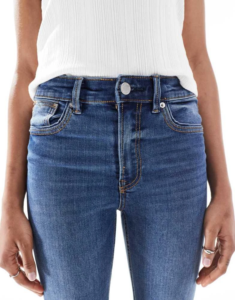 Stradivarius Stradivarius Tall D78 cropped flare jean in medium wash 5