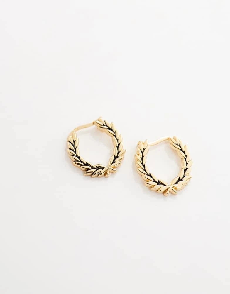Fred Perry Fred Perry mini wreath earrings in gold 2
