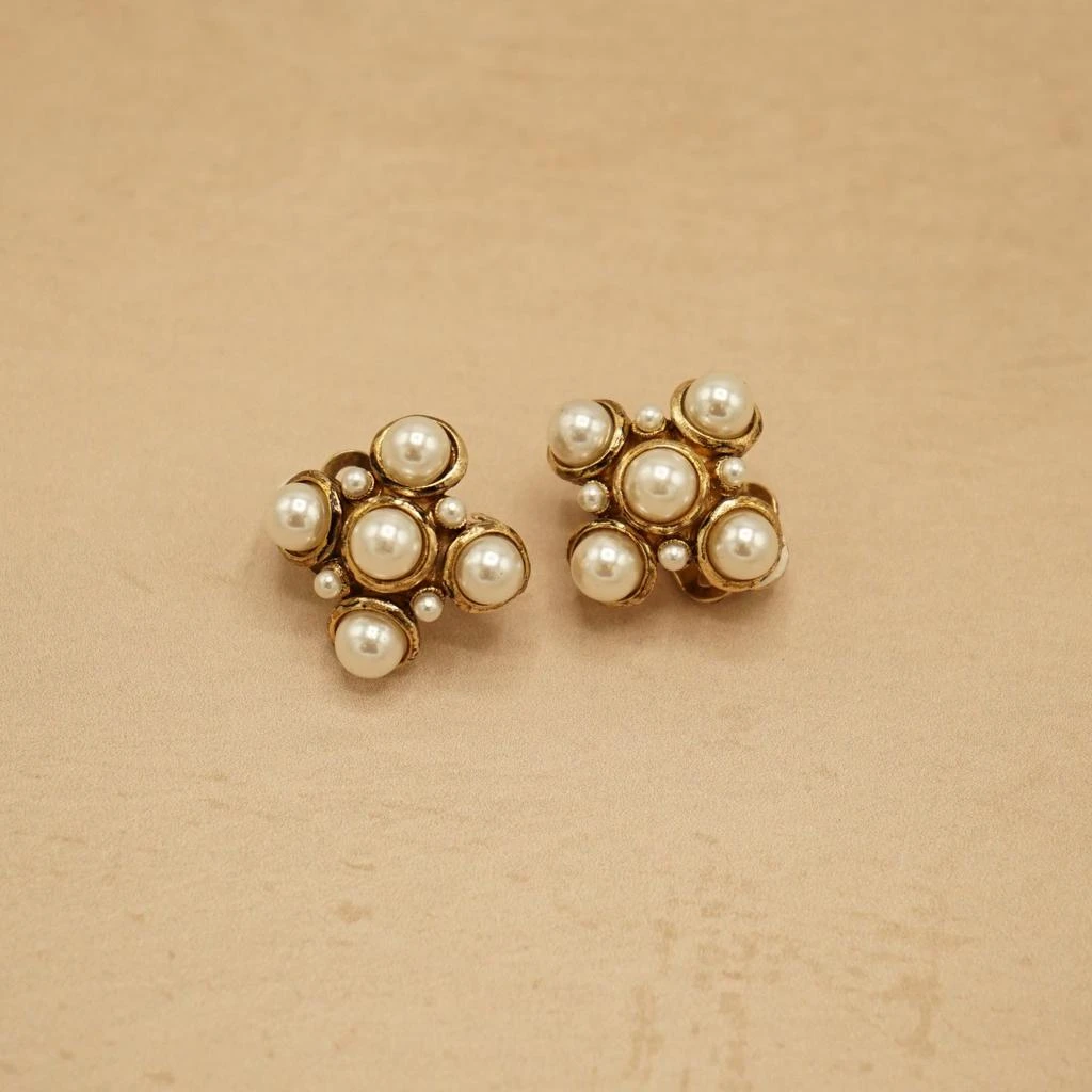 Orelia Vintage Vintage Pearl Cluster Clip 1