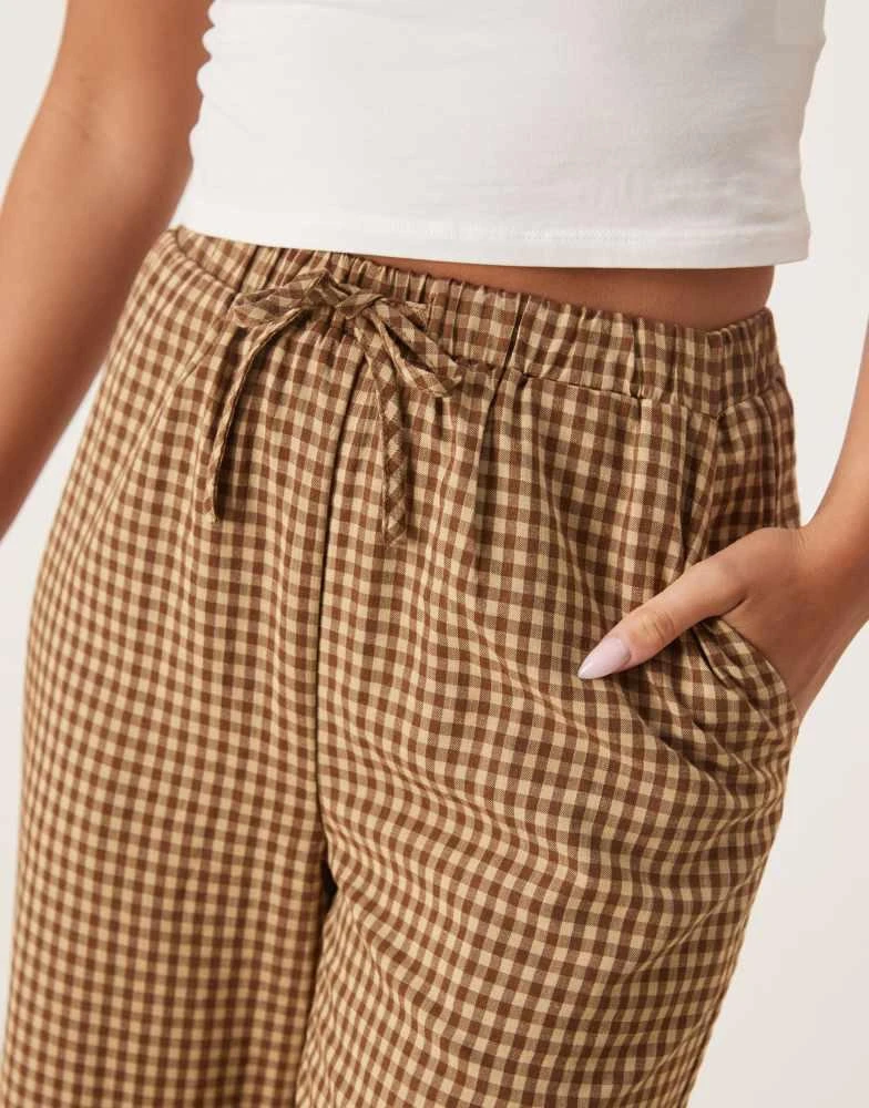 Threadbare Threadbare tie waist wide leg trousers in brown gingham 4