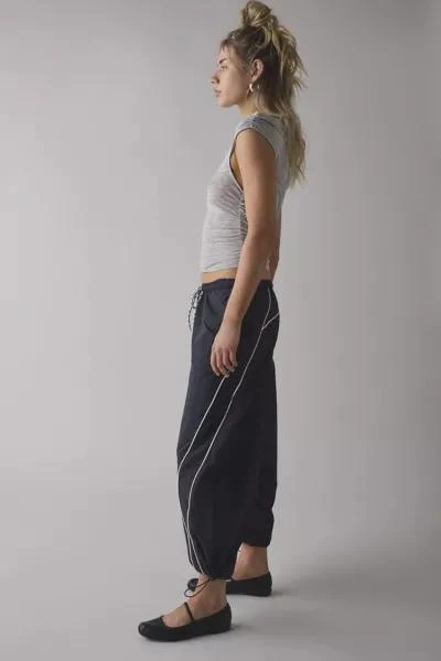 BDG BDG Fast Track Low-Rise Cropped Nylon Pant 4