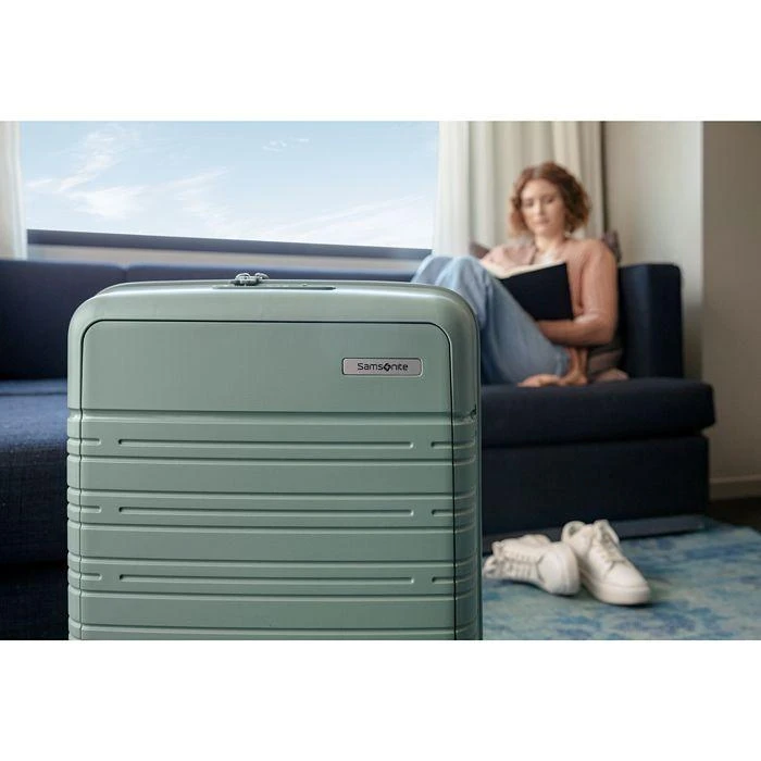 Samsonite Elevation™ Plus Carry On Spinner Suitcase 22 x 14 23
