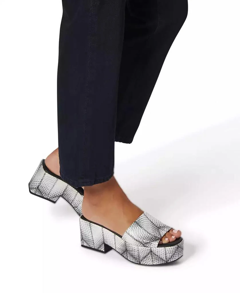 Katy Perry Women's Busy Bee Slip-On Sandals 6
