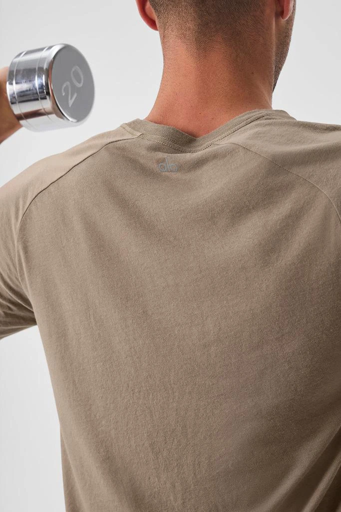 Alo Triumph Raglan Tee - Gravel 3