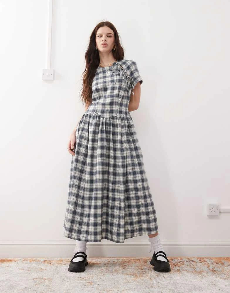 Reclaimed Vintage Reclaimed Vintage midi dress with tie front detail in check 1