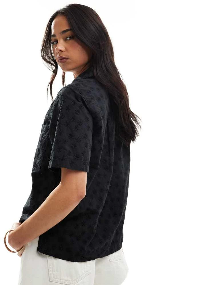 Levi's Levi's Joyce resort revere collar eyelet short sleeve shirt in black 4